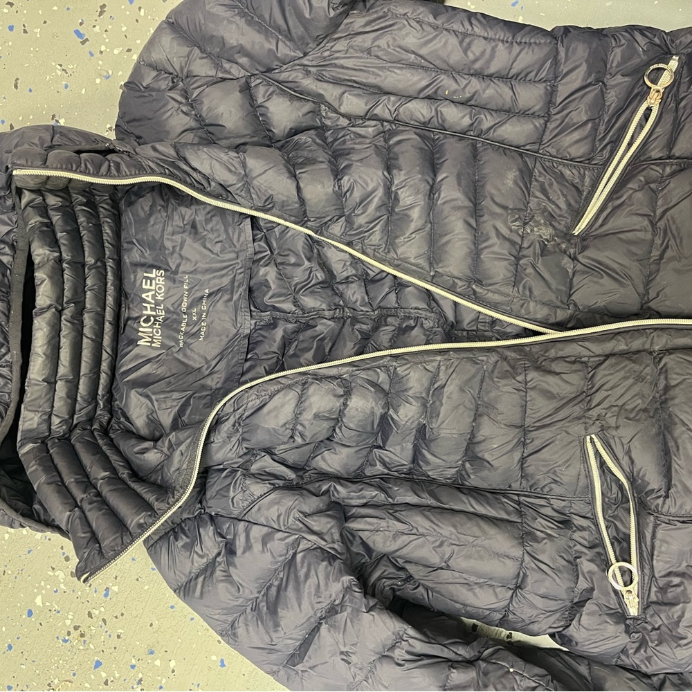 KORS Michael Kors Gray Puffer Jacket with Hood and Quilted Design